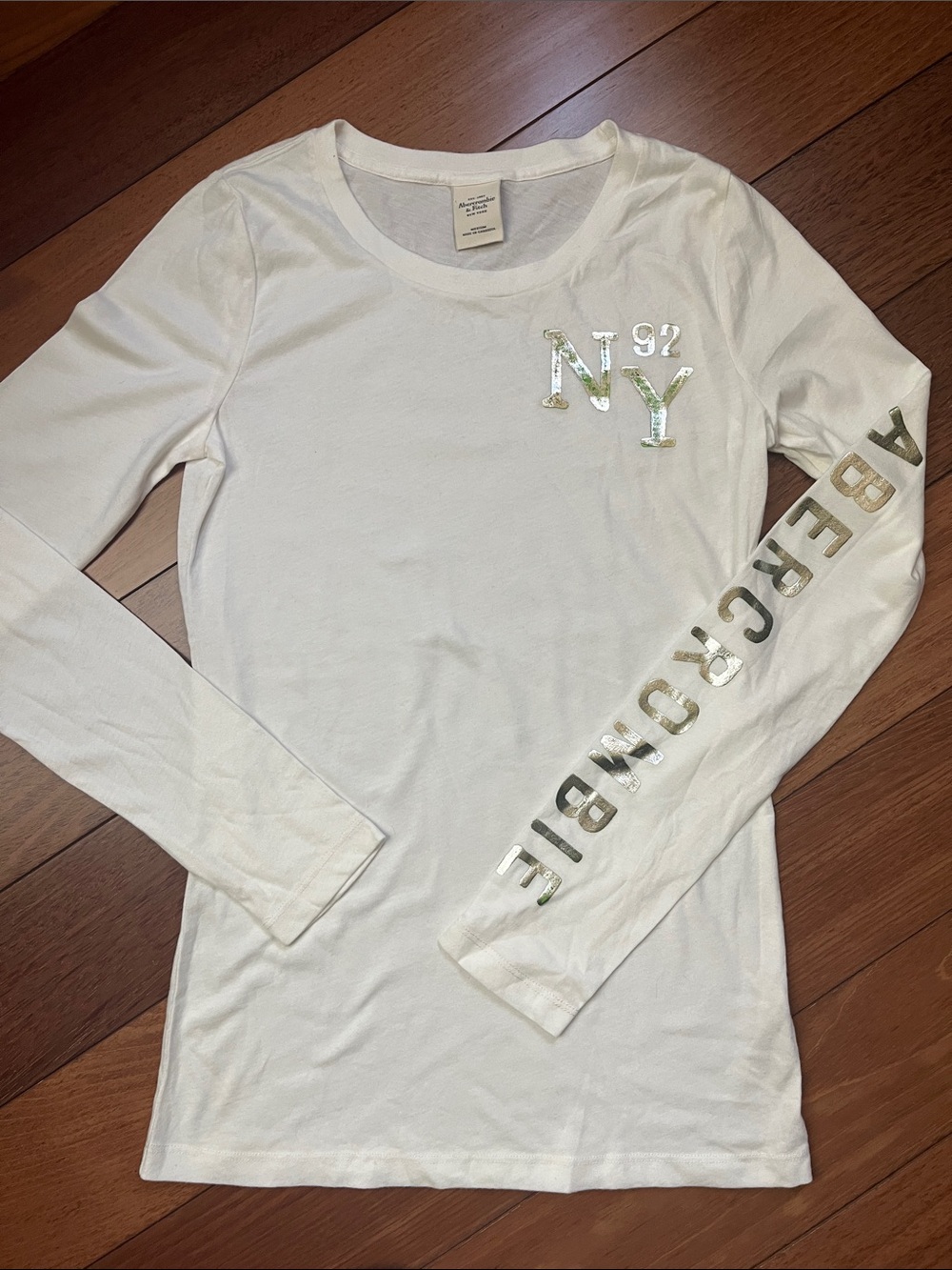 NWOT Vintage Y2K Abercrombie Logo Long Sleeve Tee